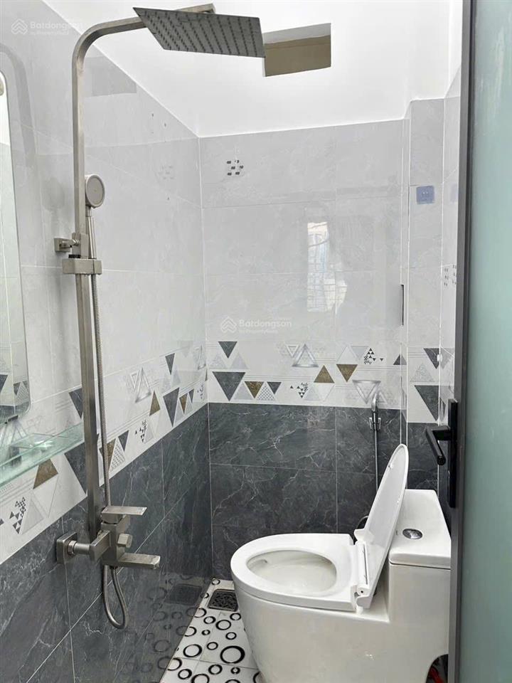 Nhà bán xây mới 100% cách 1 căn ra tới đường nhựa xe hơi 4m thông chính ra các trục đường lớn như a