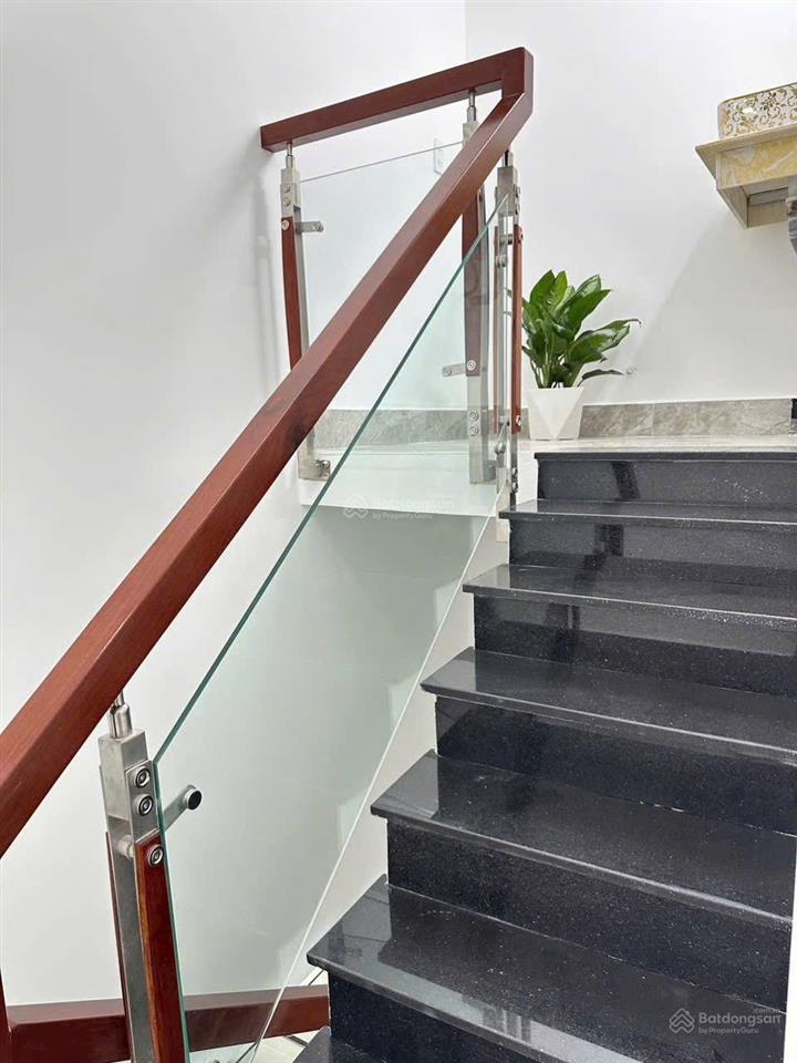 Nhà bán xây mới 100% cách 1 căn ra tới đường nhựa xe hơi 4m thông chính ra các trục đường lớn như a