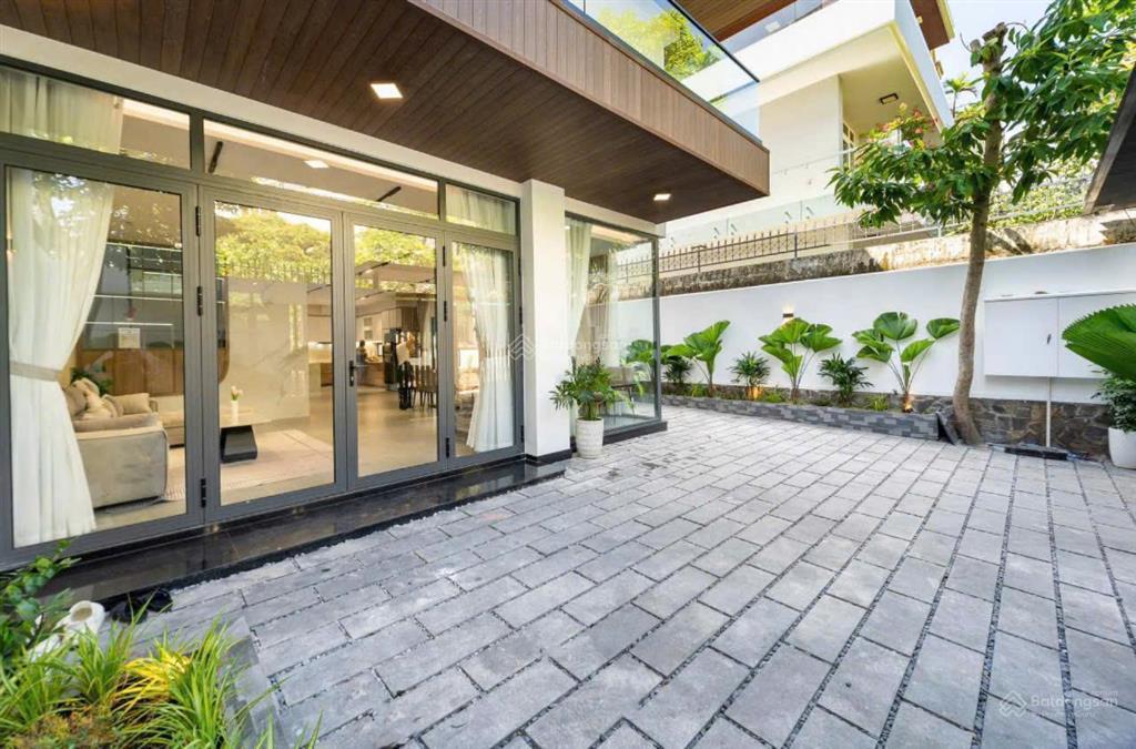 Siêu phẩm biệt thự nhà mới đẹp có thang máy dt 10x20 giá 35 tỷ tặng full nội thất 