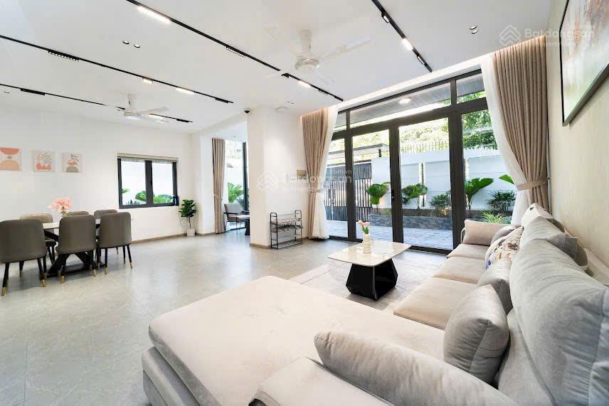 Siêu phẩm biệt thự nhà mới đẹp có thang máy dt 10x20 giá 35 tỷ tặng full nội thất 