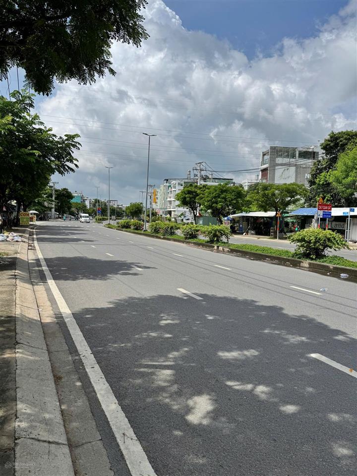 Bán cặp nhà phố mt khu đường phạm hùng vị trí đẹp, giá tốt dt 10x20m giá 31 tỷ  0903 870 ***