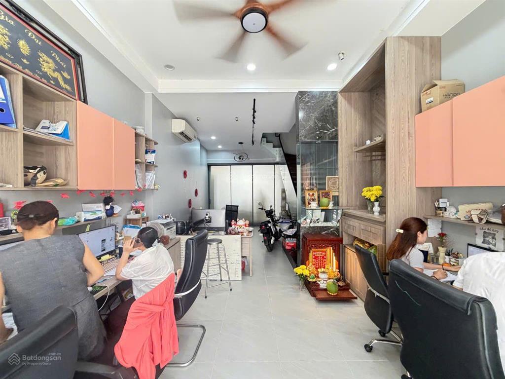 Bán gấp trong tháng, đường nguyễn kiệm, dt 4x16, giá 13,5ty có tl