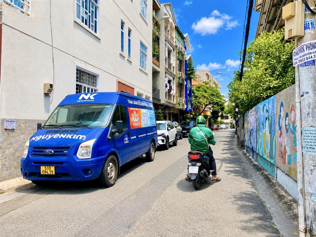 Nhà 3 tầng, hẻm xe tải nguyễn kiệm, ô tô vào nhà ngay cv gia định  bv 175