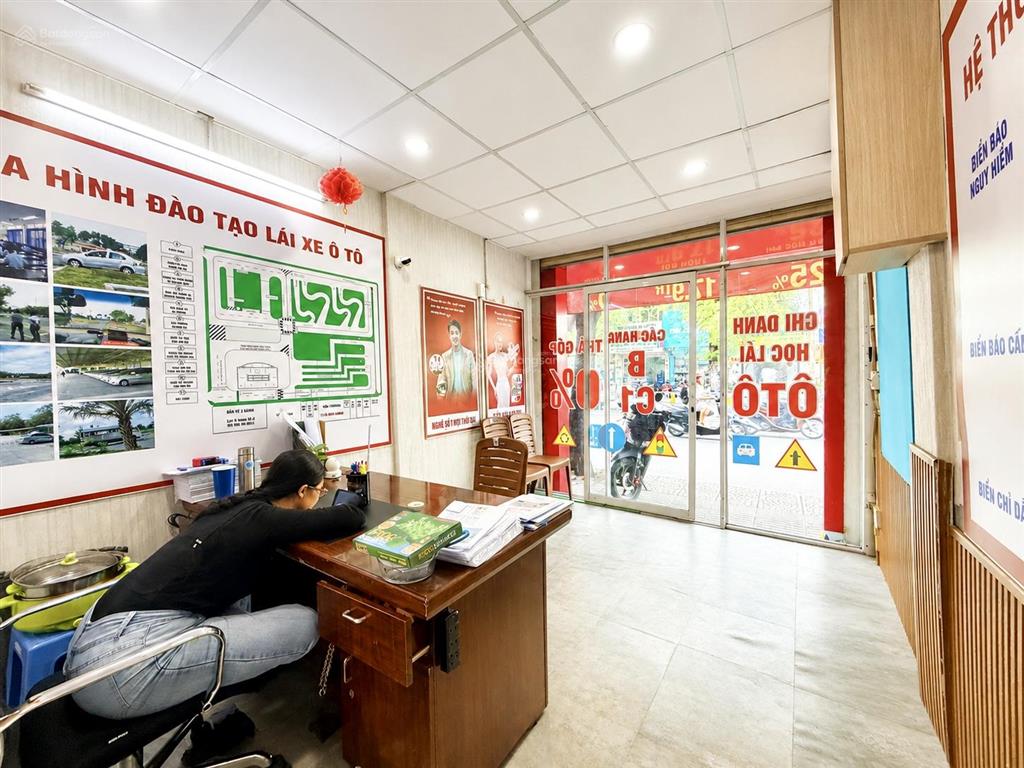 Mặt tiền đinh tiên hoàng sát quận 1 cho thuê trệt 20tr/tháng