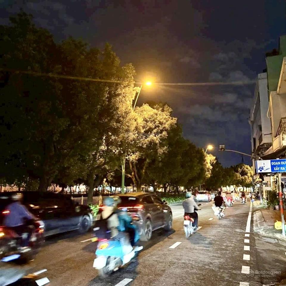 Hxt huỳnh văn bánh  trường sa, 4 tầng giáp q3 gấp bán 8,7 tỷ