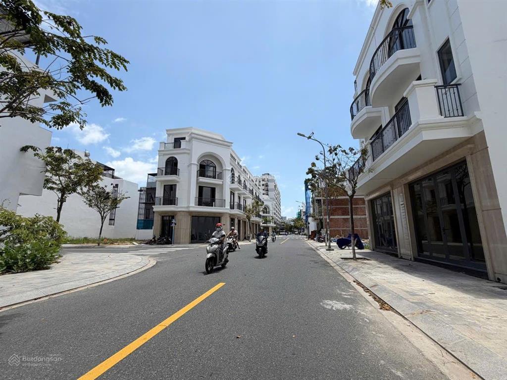 Siêu phẩm lô đất đẹp mặt tiền a2 kđt vcn phước long 2, nha trang. giá chỉ 9,090 tỷ diện