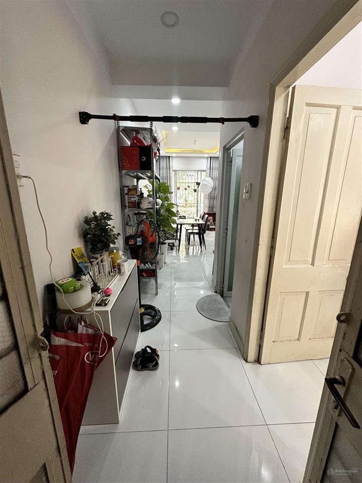 Chính chủ cần tiền bán gấp căn hộ 2 pn, ban công hướng công viên mát mẻ