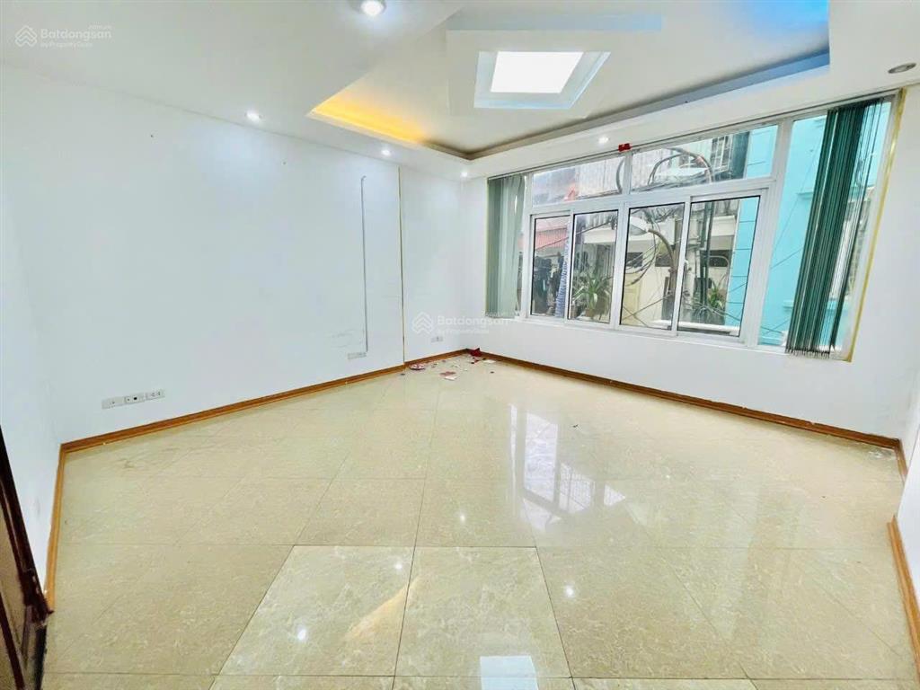 Cho thuê văn phòng mặt phố nguyễn trãi ngay ngã tư nguyễn xiển
