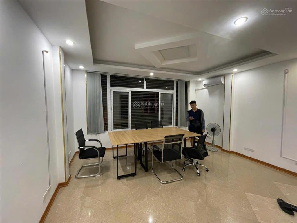 Cho thuê văn phòng mặt phố nguyễn trãi ngay ngã tư nguyễn xiển