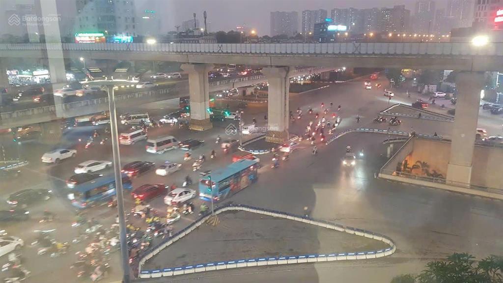 Cho thuê văn phòng mặt phố nguyễn trãi ngay ngã tư nguyễn xiển