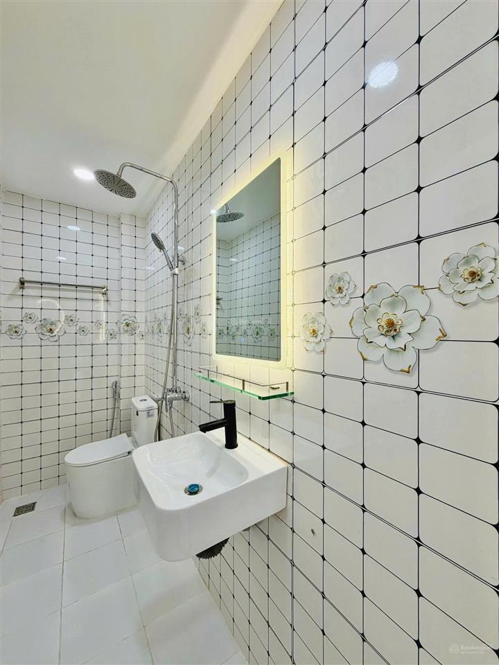 Bán gấp nhà ngang 5m ngay an dương vương, 55m2, 4 tầng đúc, 4pn, thiết kế hiện đại, giáp quận 6