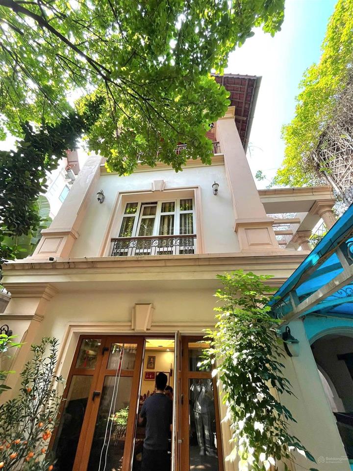 Bán rất gấp biệt thự nguyễn chí thanh 290m2 x 10m mặt tiền  ô tô tránh đỗ cửa.
