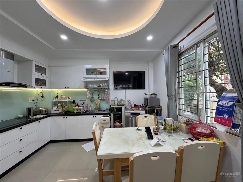 Gấp bán nhà phú nhuận, gần phan xích long, 5 tầng, hẻm xe hơi, 50m2, nhỉnh 9 tỷ tl