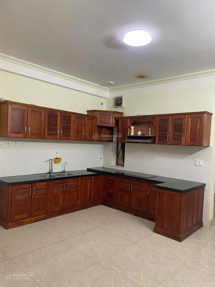 Cho thuê nhà 4 tầng, đường 10,5m
