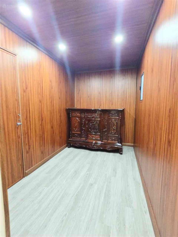 Bán nhà kiểu biệt thự, có sân vườn, vị trí sầm uất bậc nhất phúc lợi, long biên