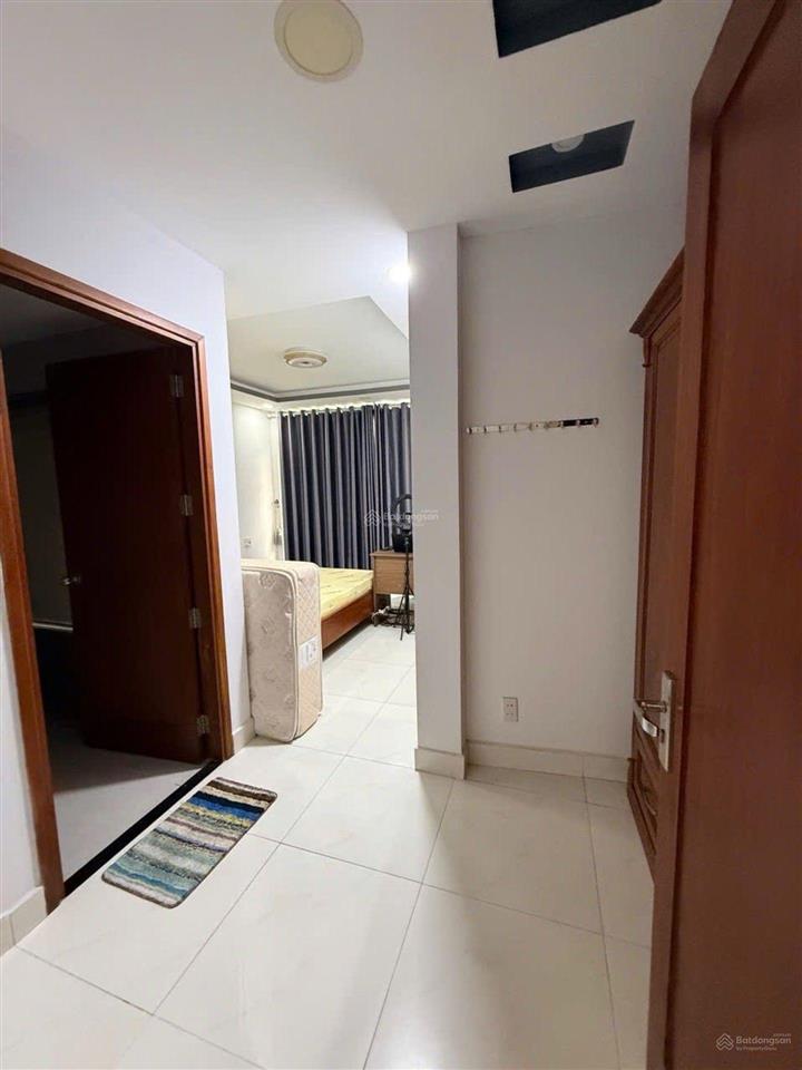 Ngay trung tâm, quận 10, cách mạng tháng tám, 5 tầng, hẻm 8m, 14 tỷ tl.
