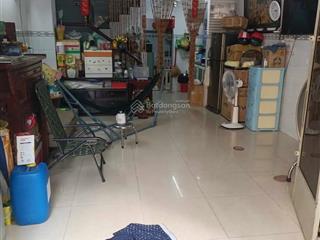 Một sổ hai không gian sống  con cái một bên, vẫn chung một mái nhà
