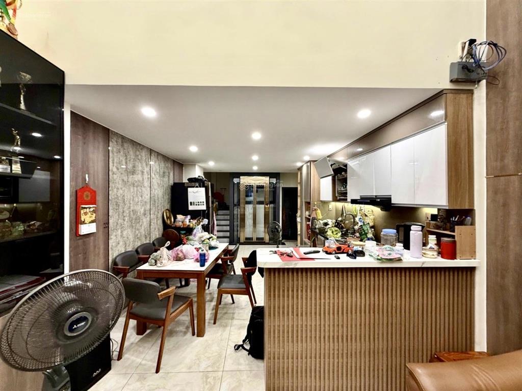 5 tầng gò dầu, thang máy xịn, tặng full nội thất cao cấp