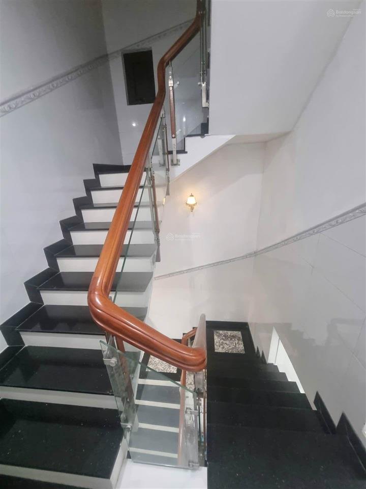 Nhà mặt tiền kinh doanh một đời chủ trần thị hè  quận 12 4.3x27m  4 tầng  nở hậu tài lộc 