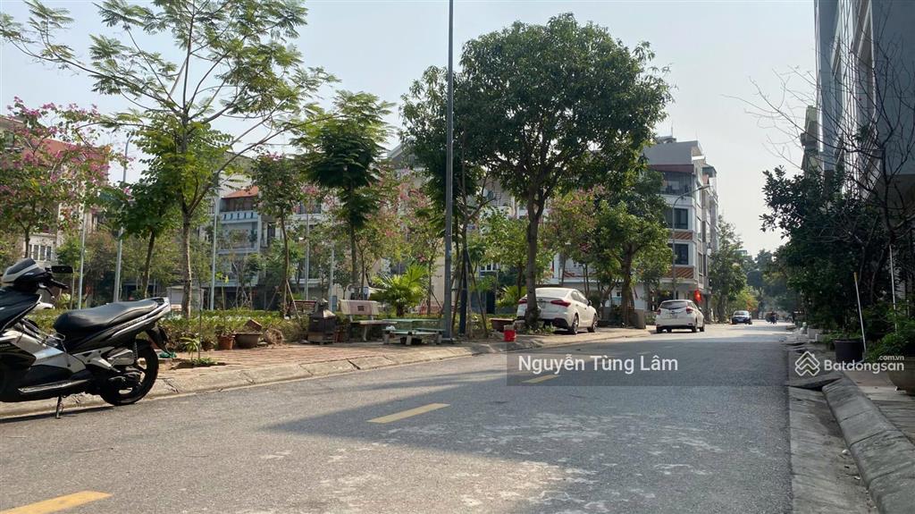 Bán nhà liền kề tđc giang biên 75m2, 5 tầng mt 5m cạnh vườn hoa chỉ 18. x tỷ