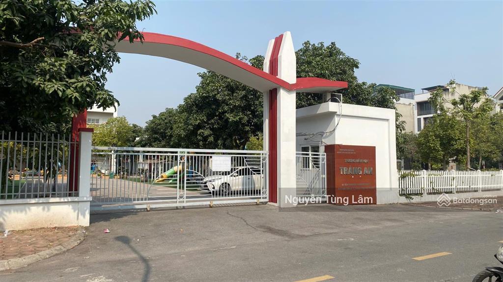 Bán nhà liền kề tđc giang biên 75m2, 5 tầng mt 5m cạnh vườn hoa chỉ 18. x tỷ