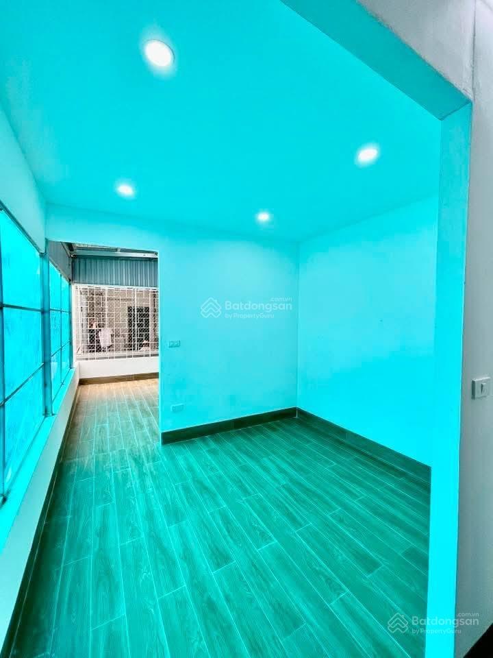 Cần bán nhà phố văn cao  ba đình . dt 30m2 x 5t . nhà mới đẹp, gần ô tô, sổ vuông vắn , ở ngay .