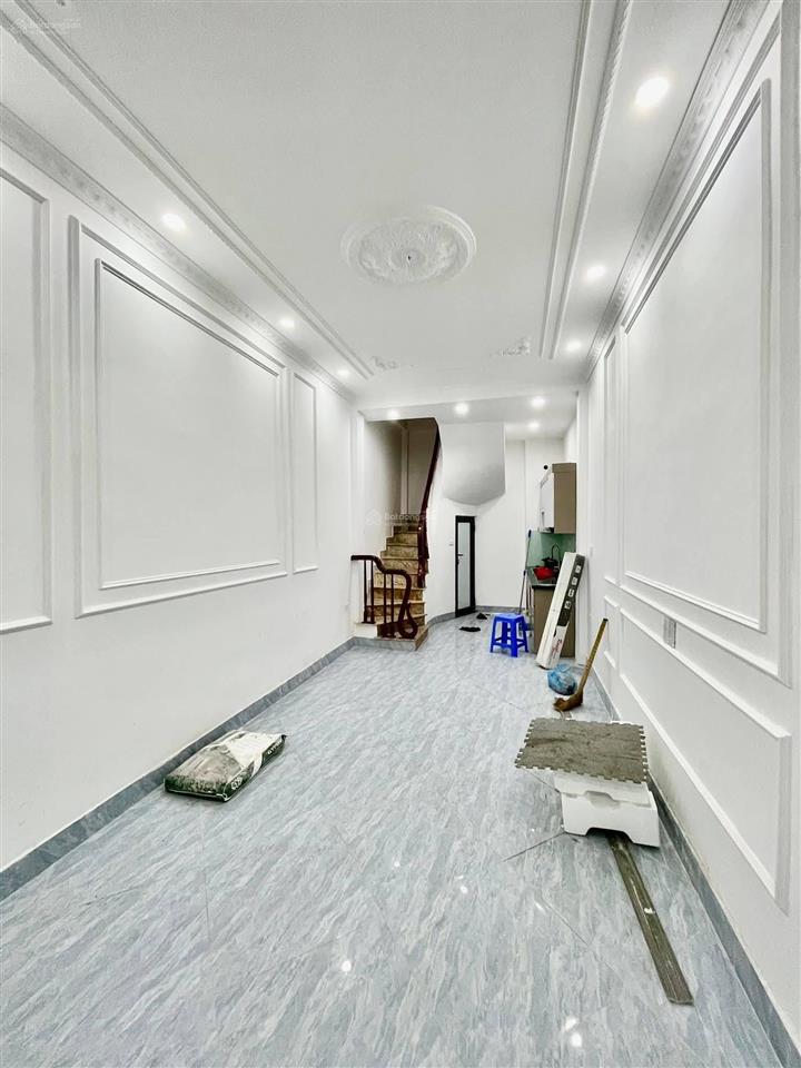 Cần bán nhà phố văn cao  ba đình . dt 30m2 x 5t . nhà mới đẹp, gần ô tô, sổ vuông vắn , ở ngay .