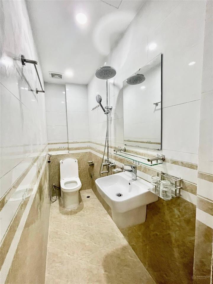 Cần bán nhà phố văn cao  ba đình . dt 30m2 x 5t . nhà mới đẹp, gần ô tô, sổ vuông vắn , ở ngay .