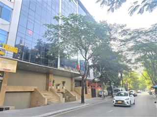 Chính chủ cần bán gấp tòa nhà văn phòng phố trần thái tông 135m2 x 8 tầng thông sàn giá 85 tỷ.