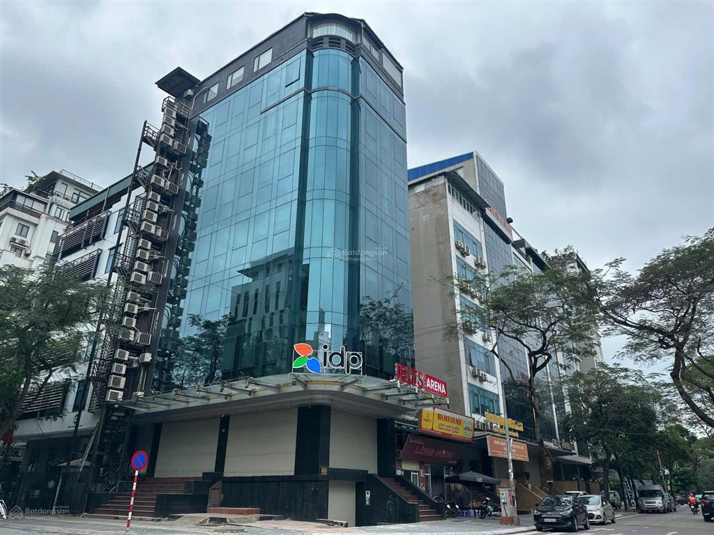 Chính chủ cần bán gấp tòa nhà văn phòng phố trần thái tông 135m2 x 8 tầng thông sàn giá 85 tỷ.