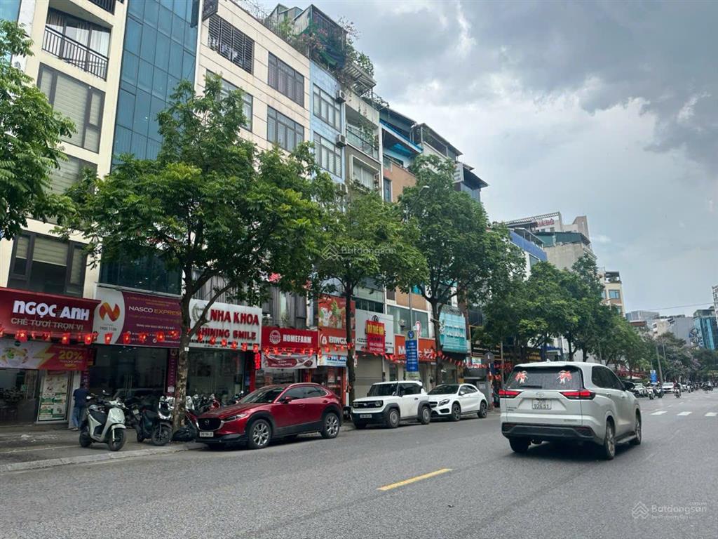 Chính chủ cần bán gấp nhà mặt phố khúc thừa dụ kinh doanh sầm uất ngày đêm giá 16.9 tỷ.