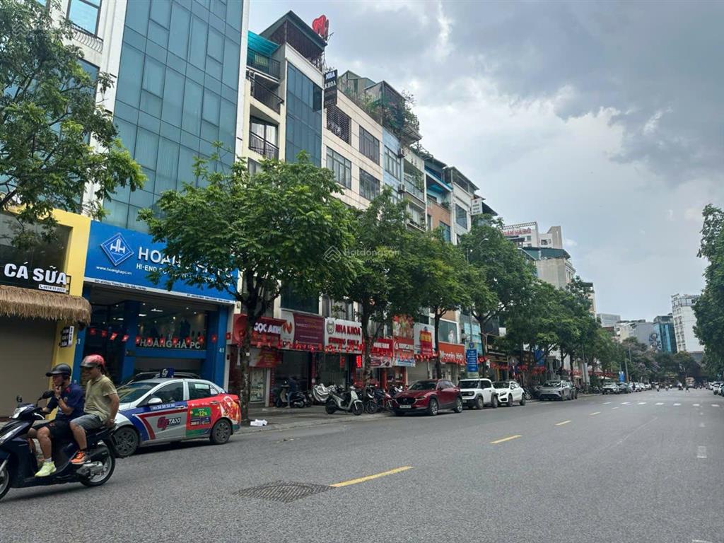 Chính chủ cần bán gấp nhà mặt phố khúc thừa dụ kinh doanh sầm uất ngày đêm giá 16.9 tỷ.