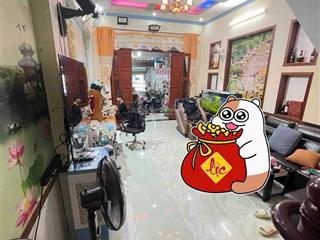 Nhà nằm ngay mặt tiền đường nguyễn hữu cảnh.