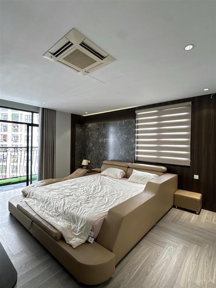 Siêu hot  căn hộ cc cho thuê tại royal city, 35 triệu, 200m2, 4pn, 3wc, hàng hot