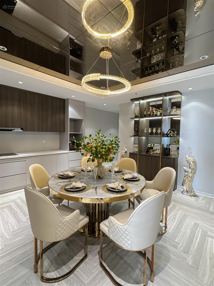 Siêu hot  căn hộ cc cho thuê tại royal city, 35 triệu, 200m2, 4pn, 3wc, hàng hot