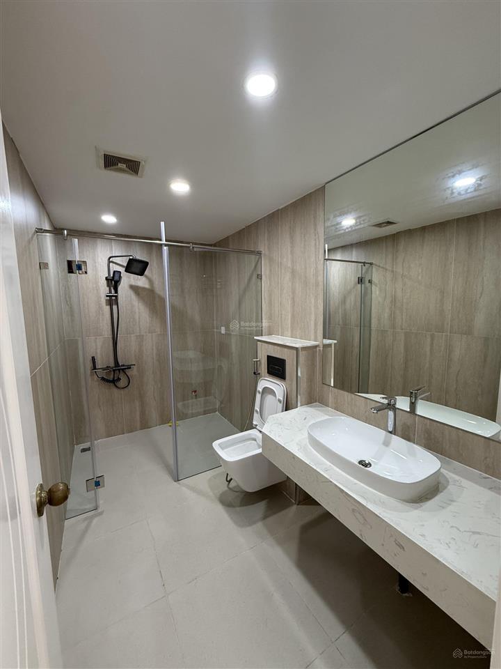 Duy nhất căn hộ cho thuê royal city, 20 triệu, 131m2, 3pn, 3wc