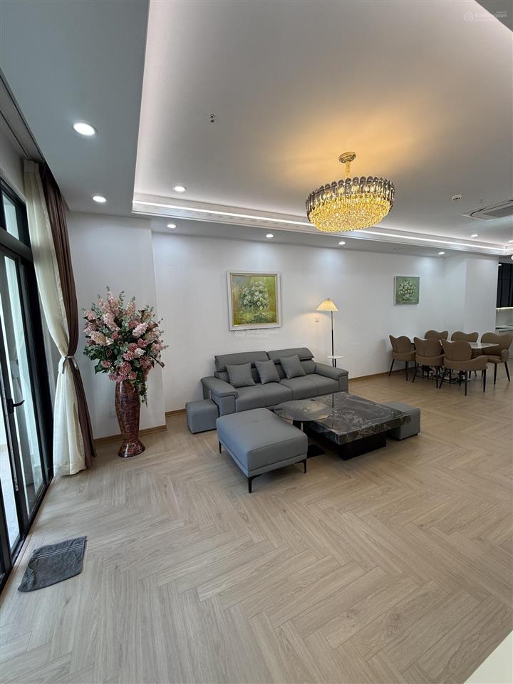 Duy nhất căn hộ cho thuê royal city, 20 triệu, 131m2, 3pn, 3wc