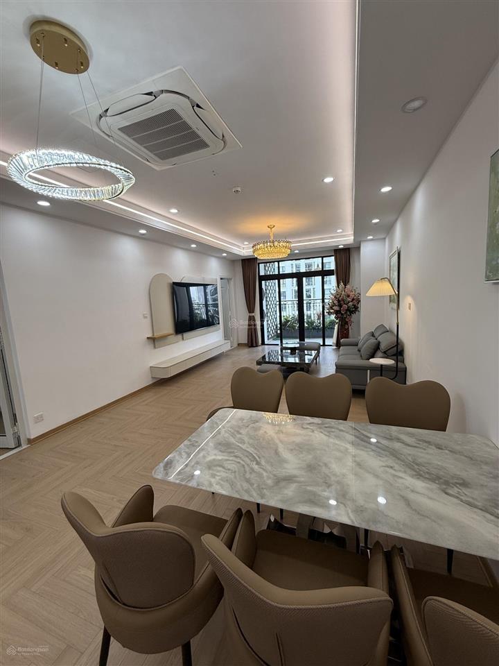 Duy nhất căn hộ cho thuê royal city, 20 triệu, 131m2, 3pn, 3wc