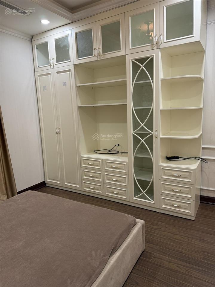 Siêu hot, cho thuê cc royal city, 15 triệu, 90m2, 2pn, 2wc, đẹp, nhiều tiện ích