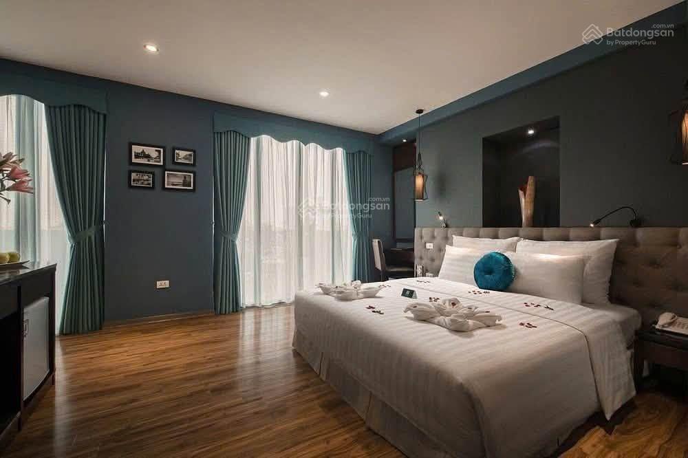 Bán khách sạn 3 sao phố cổ, mặt phố bát sứ 126m2, 9t, mt 8m, 260 tỷ, hoàn kiếm, hà nội  097261129