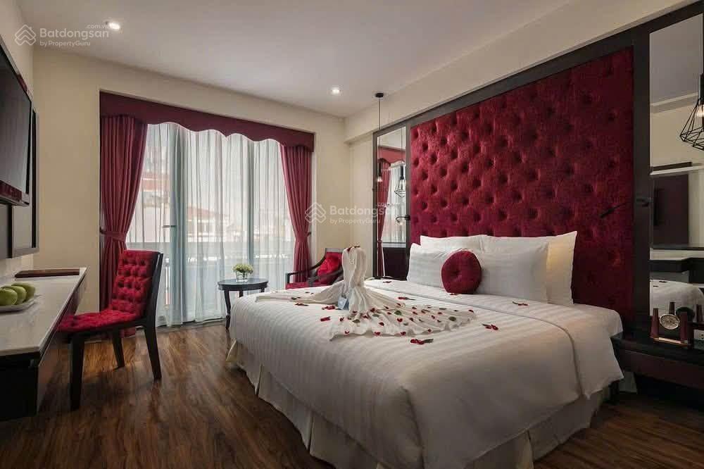 Bán khách sạn 3 sao phố cổ, mặt phố bát sứ 126m2, 9t, mt 8m, 260 tỷ, hoàn kiếm, hà nội  097261129