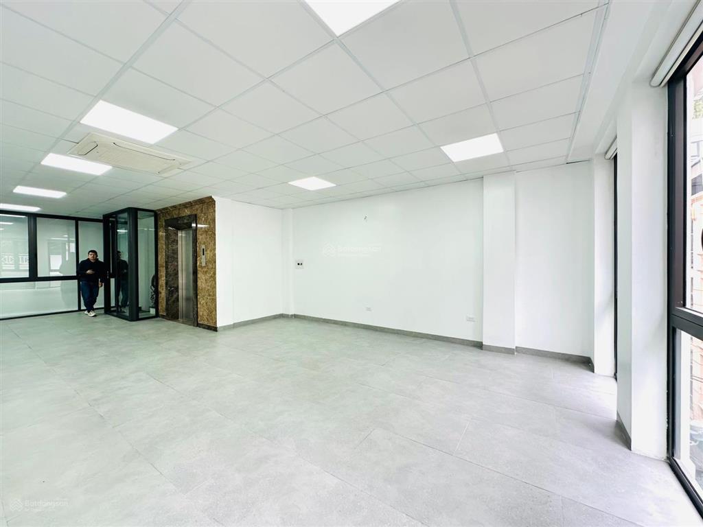 Bán tòa nhà vp phố quan nhân 60m2, 8t, + 1 hầm, mt 5,4m, 36,5 tỷ  thang máy, cầu giấy  0972 611 ***