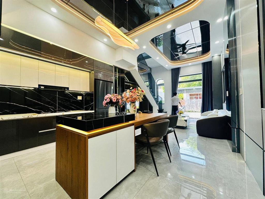 Chủ ngộp bán gấp nhà đường lê thị hà 5mx20m  2,3tỷ sổ hồng riêng