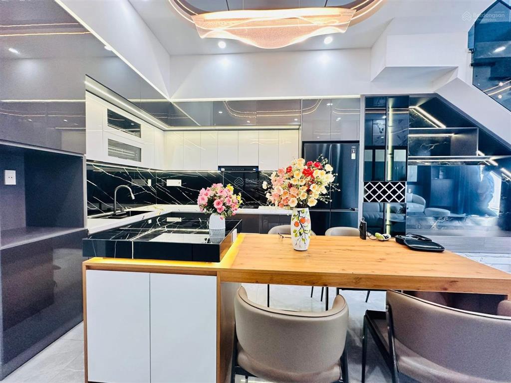 Chủ ngộp bán gấp nhà đường lê thị hà 5mx20m  2,3tỷ sổ hồng riêng