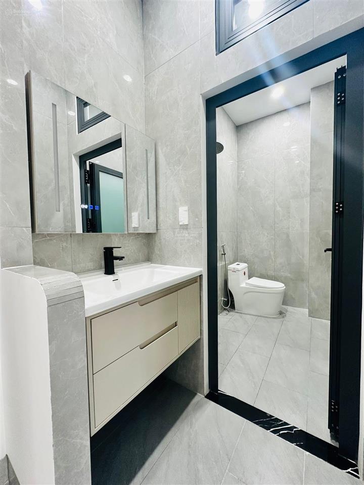 Chủ ngộp bán gấp nhà đường lê thị hà 5mx20m  2,3tỷ sổ hồng riêng