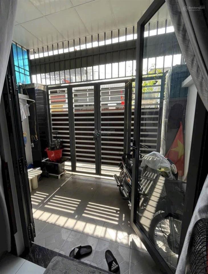 Nhà hẻm xe tải bà triệu, hóc môn 4mx20m  2tỷ  sổ riêng