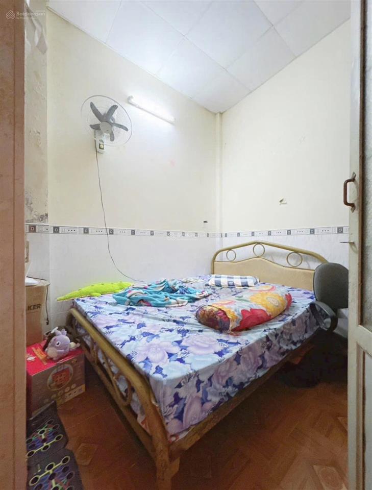 Nhà 3 phòng ngủ, gần trường học, gần kcn. 910tr (200m2) sổ hồng riêng