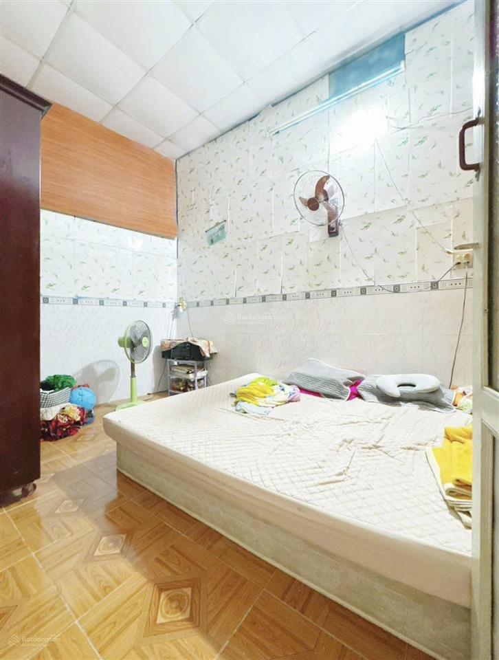 Nhà 3 phòng ngủ, gần trường học, gần kcn. 910tr (200m2) sổ hồng riêng