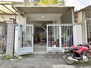 Nhà 3 phòng ngủ, gần trường học, gần kcn. 910tr (200m2) sổ hồng riêng