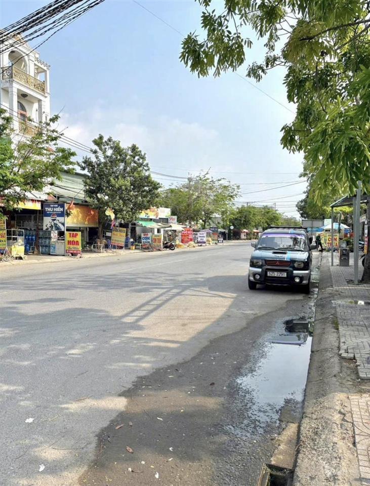 Nhà 3 phòng ngủ, gần trường học, gần kcn. 910tr (200m2) sổ hồng riêng
